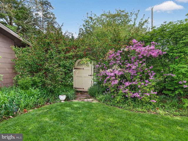 1 UPTON LN, Yardley, PA 19067