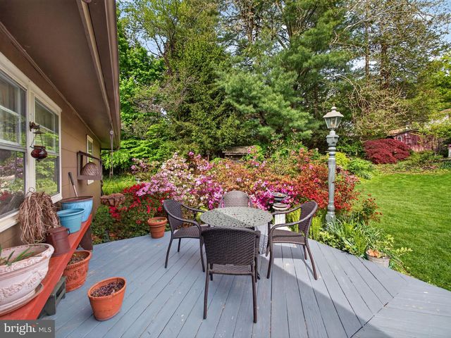 1 UPTON LN, Yardley, PA 19067