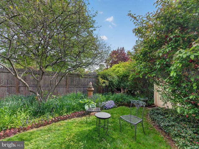 1 UPTON LN, Yardley, PA 19067