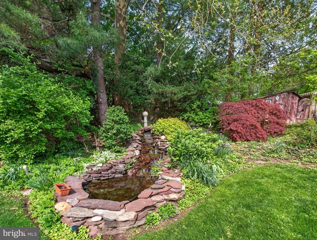 1 UPTON LN, Yardley, PA 19067