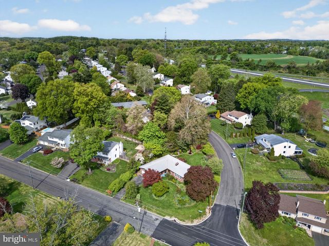 1 UPTON LN, Yardley, PA 19067