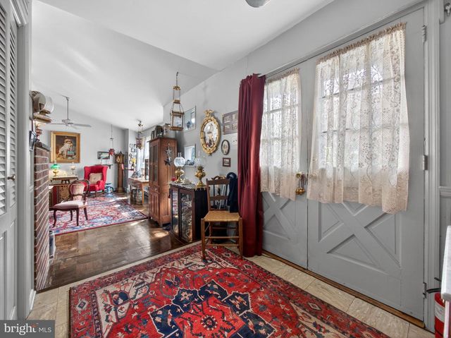 1 UPTON LN, Yardley, PA 19067