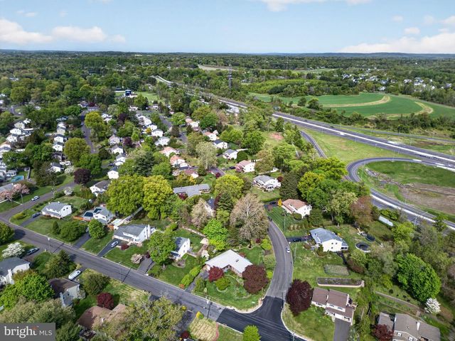 1 UPTON LN, Yardley, PA 19067
