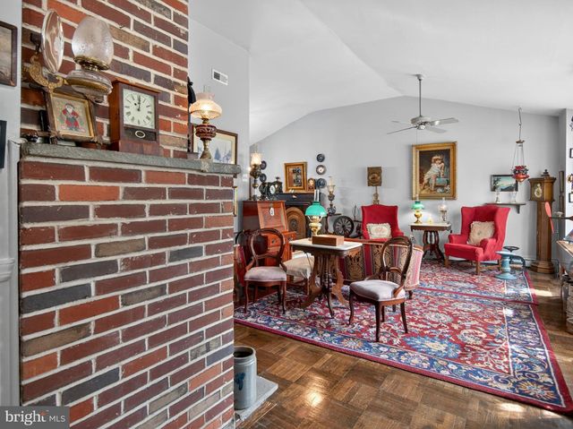 1 UPTON LN, Yardley, PA 19067