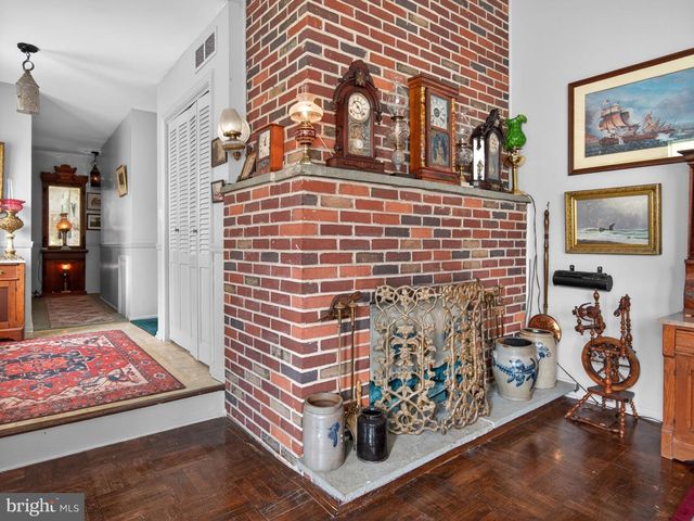 1 UPTON LN, Yardley, PA 19067