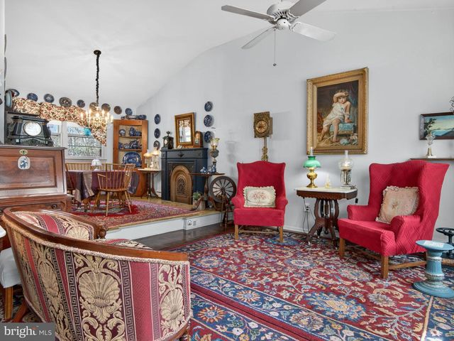 1 UPTON LN, Yardley, PA 19067