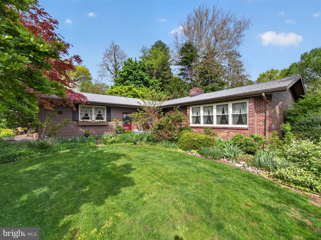 1 UPTON LN, Yardley, PA 19067