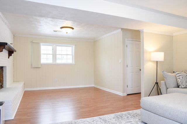 28 Spruce CIR, Blue Ridge, VA 24064