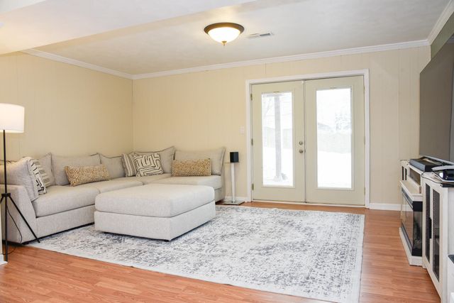 28 Spruce CIR, Blue Ridge, VA 24064