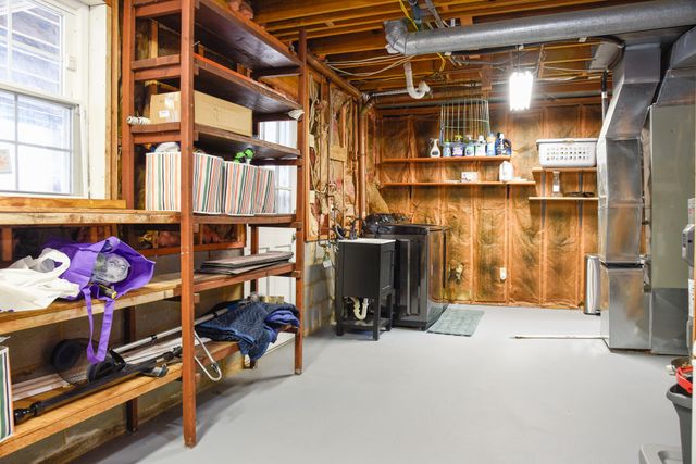 28 Spruce CIR, Blue Ridge, VA 24064