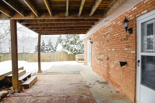 28 Spruce CIR, Blue Ridge, VA 24064