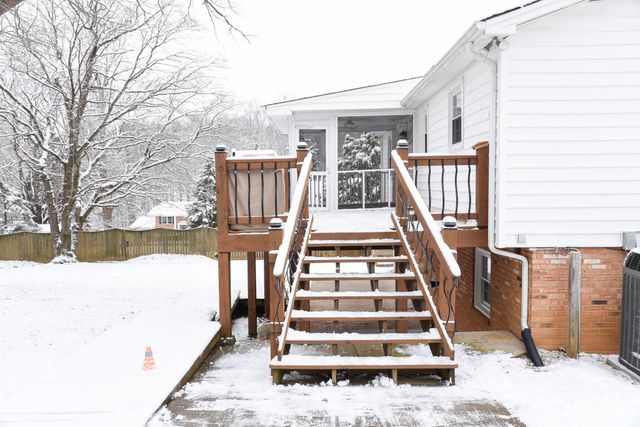 28 Spruce CIR, Blue Ridge, VA 24064