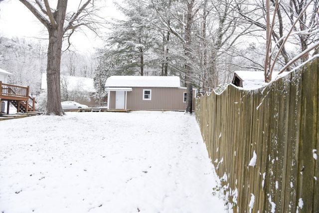 28 Spruce CIR, Blue Ridge, VA 24064