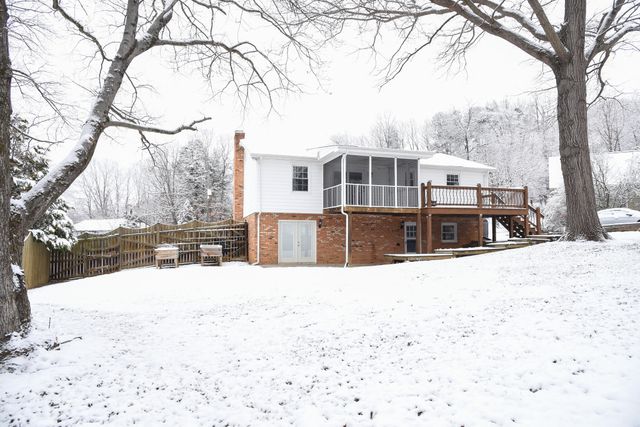 28 Spruce CIR, Blue Ridge, VA 24064