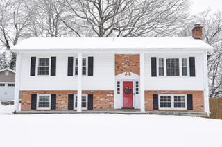 28 Spruce CIR, Blue Ridge, VA 24064