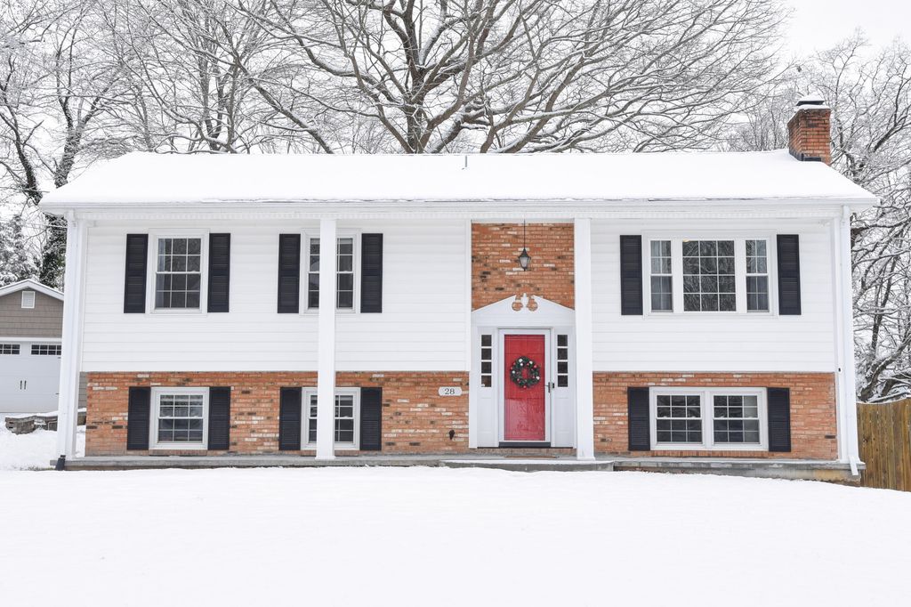 28 Spruce CIR, Blue Ridge, VA 24064