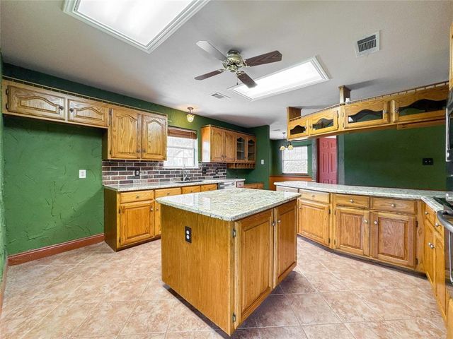 1507 N 24th Street, Nederland, TX 77627