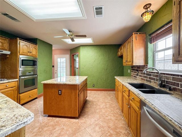1507 N 24th Street, Nederland, TX 77627