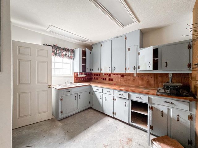 1507 N 24th Street, Nederland, TX 77627