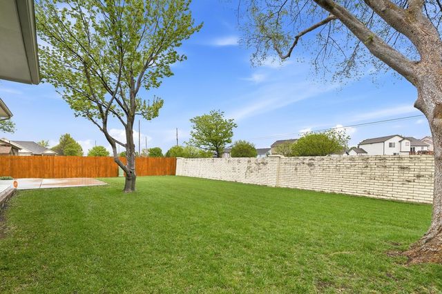 1934 S Stacey St, Wichita, KS 67207