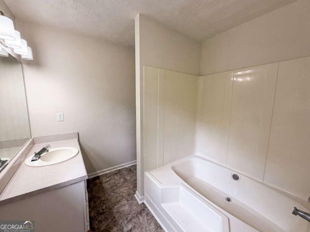 2021 Raymonds Drive, Loganville, GA 30052