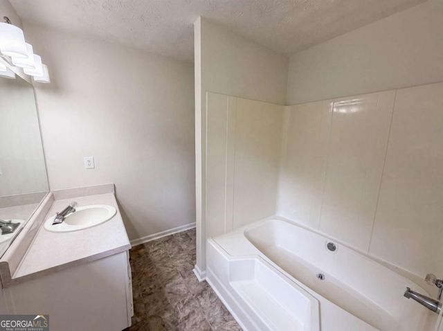 2021 Raymonds Drive, Loganville, GA 30052