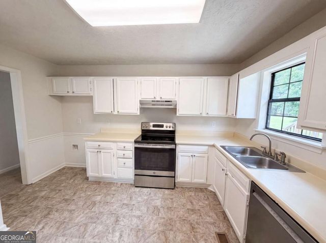 2021 Raymonds Drive, Loganville, GA 30052