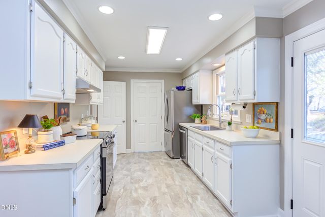 203 Pinewood Drive, Apex, NC 27502