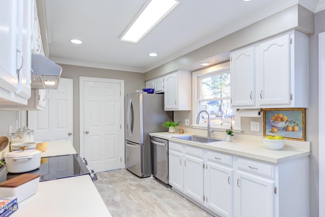 203 Pinewood Drive, Apex, NC 27502