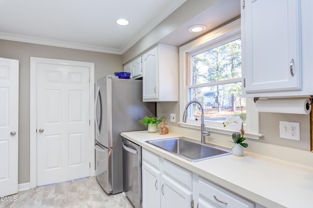 203 Pinewood Drive, Apex, NC 27502