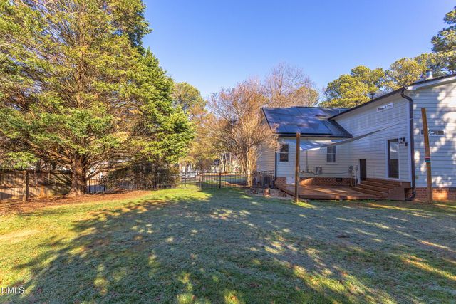 203 Pinewood Drive, Apex, NC 27502