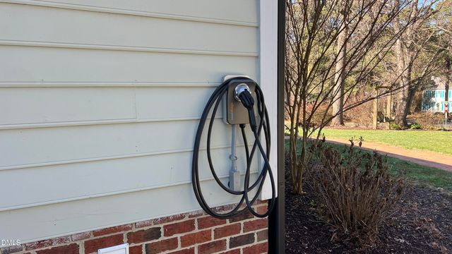 203 Pinewood Drive, Apex, NC 27502