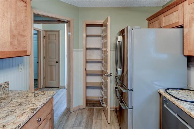 1421 Birdseye Court, Blue Springs, MO 64015