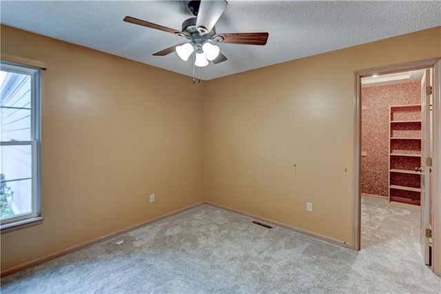 1421 Birdseye Court, Blue Springs, MO 64015