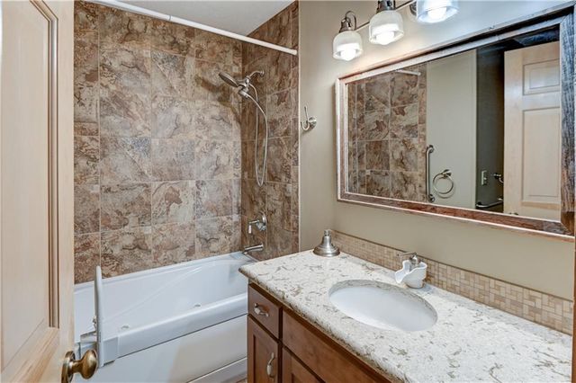 1421 Birdseye Court, Blue Springs, MO 64015