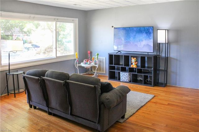 1817 Hartford DR, Norfolk, VA 23518