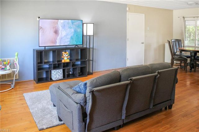 1817 Hartford DR, Norfolk, VA 23518