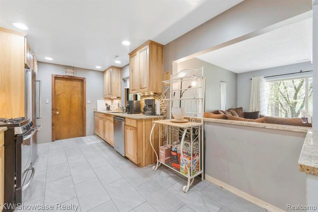 25665 Forestview Drive, Southfield, MI 48033