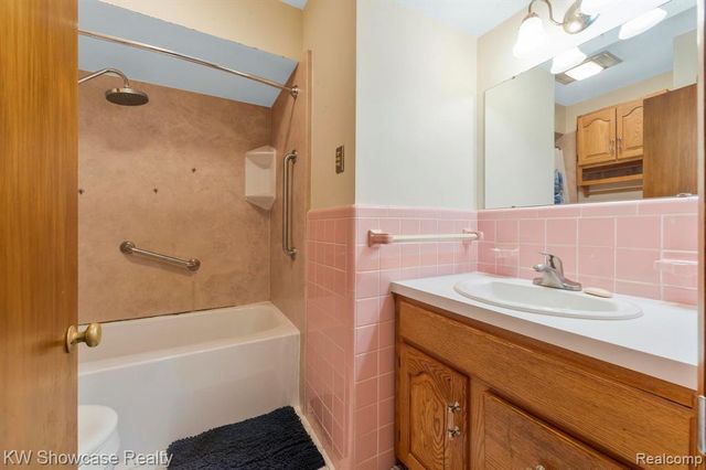 25665 Forestview Drive, Southfield, MI 48033