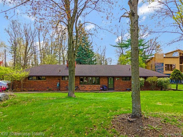25665 Forestview Drive, Southfield, MI 48033