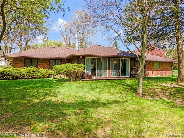 25665 Forestview Drive, Southfield, MI 48033