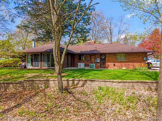 25665 Forestview Drive, Southfield, MI 48033