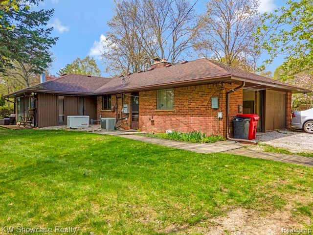 25665 Forestview Drive, Southfield, MI 48033