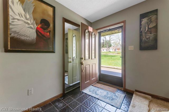 25665 Forestview Drive, Southfield, MI 48033