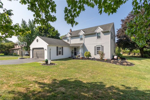 1670 Lamplighter Drive, Macungie Boro, PA 18062
