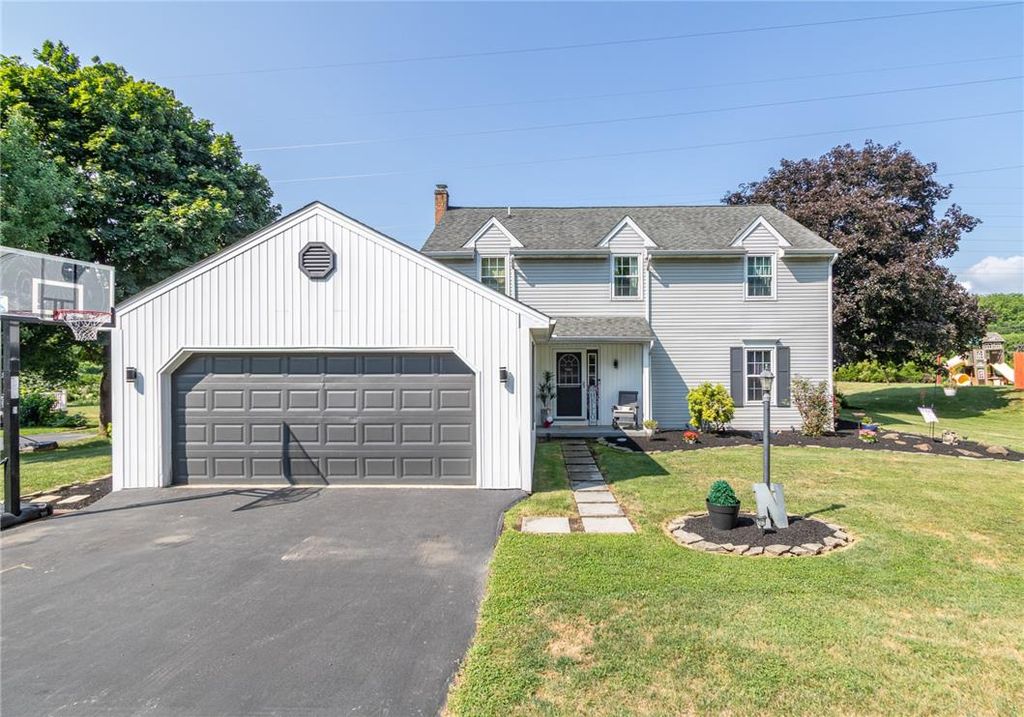 1670 Lamplighter Drive, Macungie Boro, PA 18062