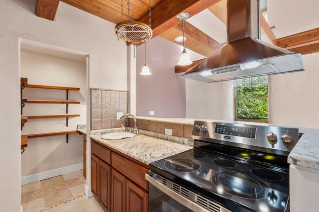 827 Tyler Creek Road, Ashland, OR 97520