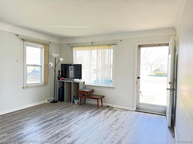 24275 Valley Avenue, Eastpointe, MI 48021