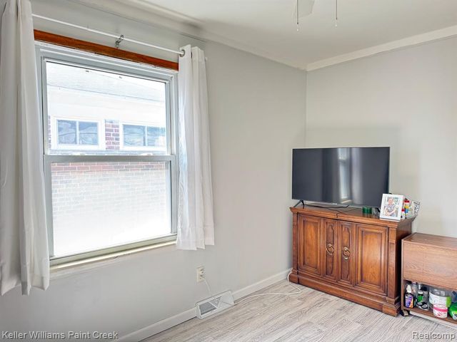 24275 Valley Avenue, Eastpointe, MI 48021