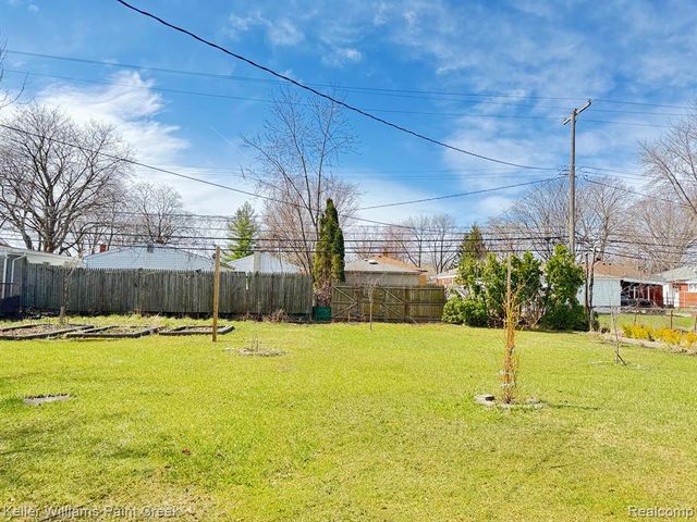 24275 Valley Avenue, Eastpointe, MI 48021